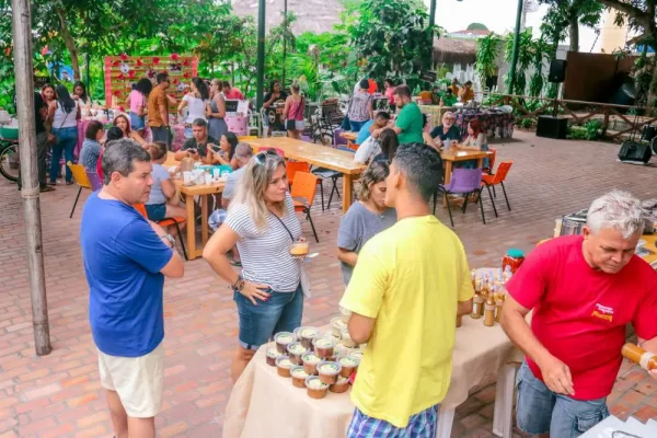 Público prestigiando a Feira da FAS, realizada na sede da Fundação Amazônia Sustentável (FAS).